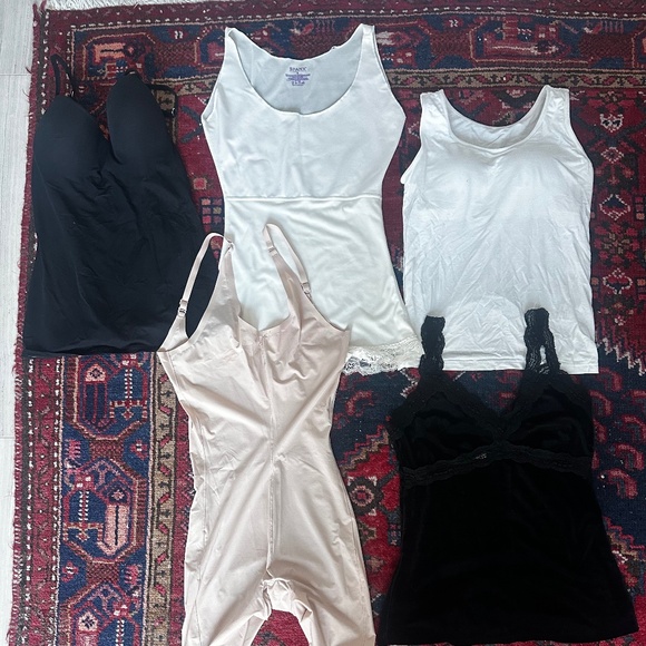 5 Intimates (Small & 34B):Spanx x 2 Hanro x 1 + BlackVelvet Cami & WhiteBraTop - Picture 1 of 9